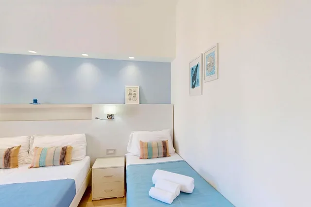 غرفة ديلوكس ثلاثية بسرير كينج وسرير فردي بشرفة، Perla Gaia Hotel 7/10