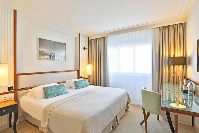 غرفة بسرير مزدوج بإطلالة على المدينة، Atlantic Hotel 1/3