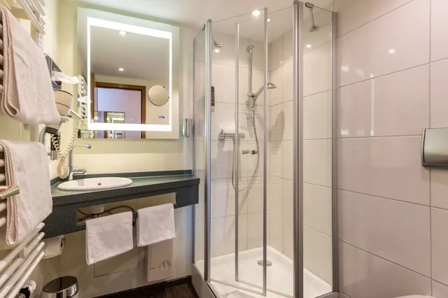 Room, King Bed, Private Bathroom, Hamm 3/5