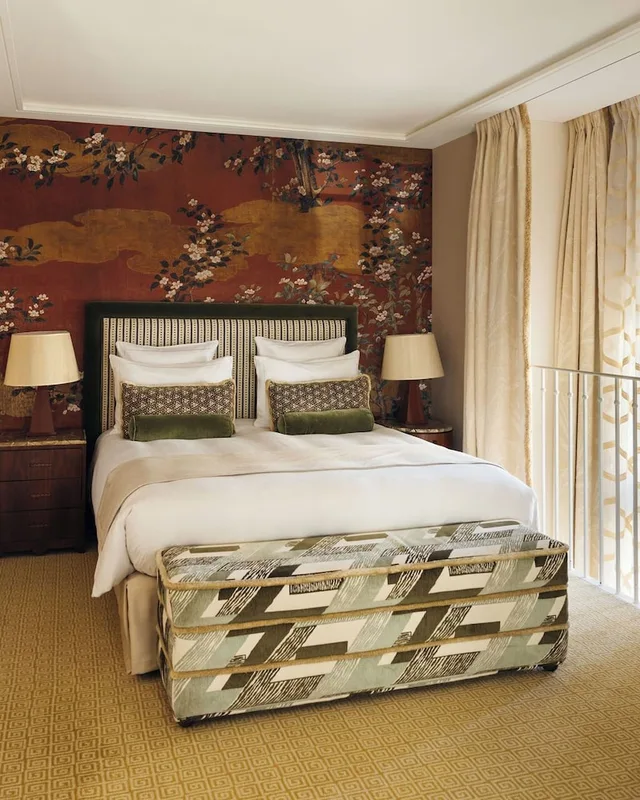 Junior Suite, King Bed, Sofa, Saint James 2/3