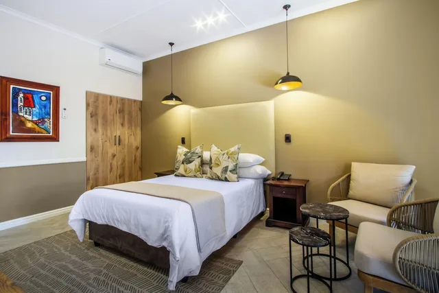 غرفة قياسية بسرير مزدوج، HLANGANA LODGE 3/8