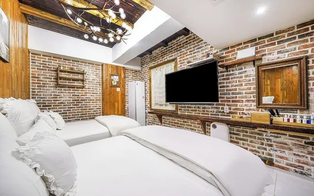 Royal, Pool, Suite, Villa, 2 Double Beds، February Hotel Hwanggeum 3/10