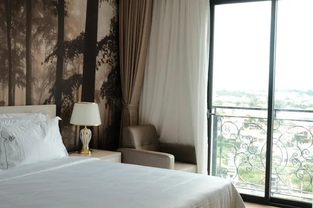 Deluxe, King Bed, City View, MerPerle Dalat Hotel 4/7