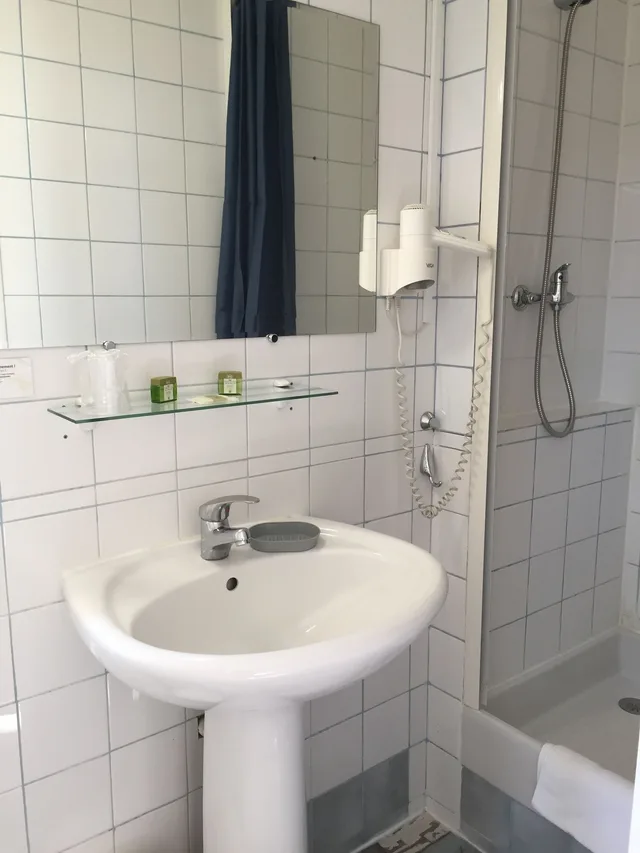 غرفة بحوض استحمام، HOSTELLERIE DE LA SOURCE 10/10
