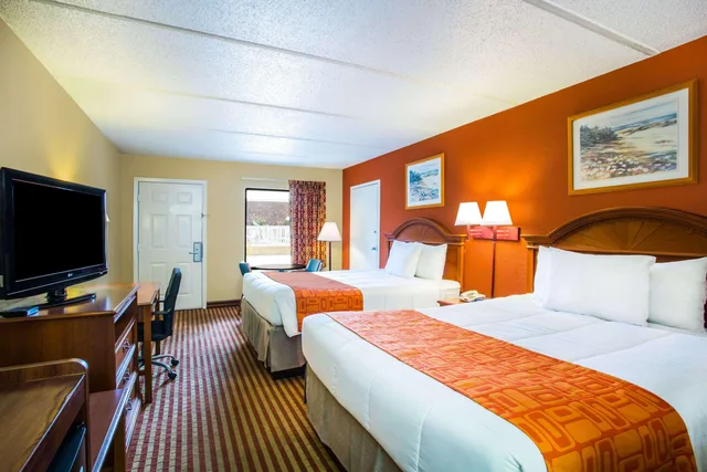 Room, Howard Johnson by Wyndham Panama City 1/1