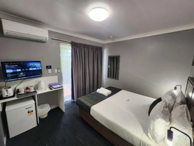 غرفة بسرير كوين، Crest Motor Inn 2/9
