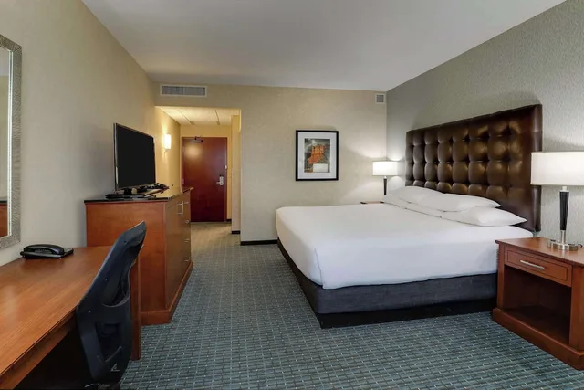 غرفة ديلوكس بسرير كينج بحوض استحمام لذوي الإعاقة، Drury Inn and Suites Phoenix Chandler Fashion Center 1/5