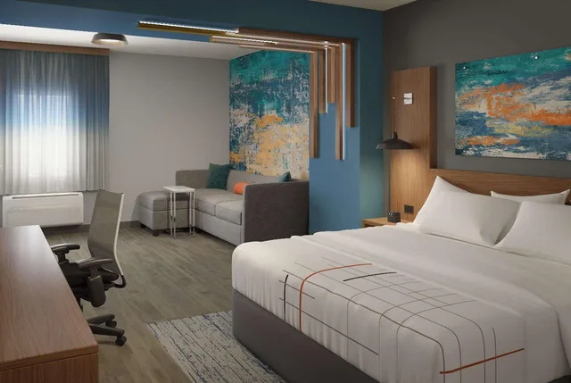 جناح استوديو بسرير كينج مع أريكة، La Quinta Inn & Suites by Wyndham Bardstown 1/5