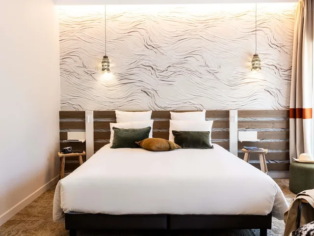 غرفة سوبيريور عائلية بسرير مزدوج مع أريكة في طابق مرتفع، Mercure Ax Les Thermes 5/8