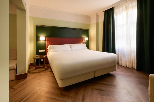 غرفة ديلوكس، Hotel Honest Granada 1/3