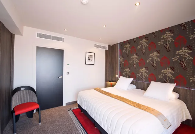Junior Suite, King Bed, Sofa, Best Western Premier Patio Des Artistes 1/10