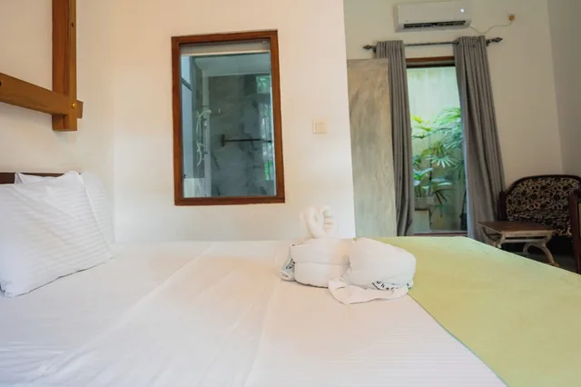 Deluxe, King Bed, Hiding Unawatuna 2/3