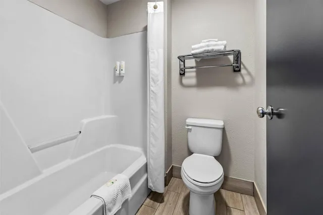 Room, King Bed, Quality Inn Richland - Jackson South 8/8