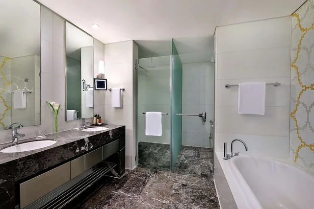 Tower, Suite, King Bed, Sea View، Conrad Abu Dhabi Etihad Towers 6/8