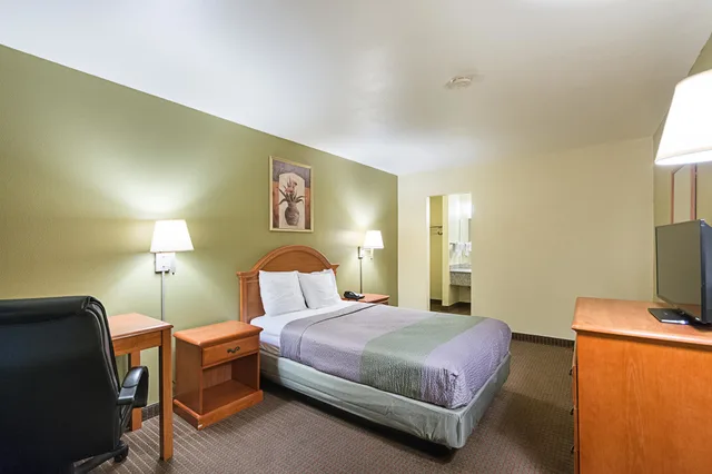 Deluxe, Double Bed, Motel6 Livingston, TX 5/9