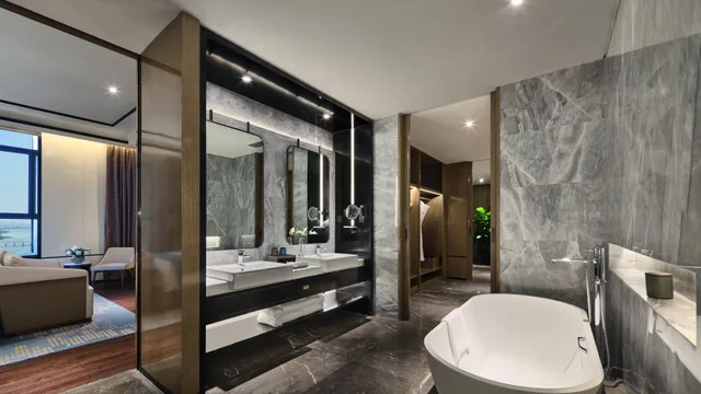 جناح ملكي بسرير كينج بإطلالة على البحيرة مع دخول الصالة، Crowne Plaza Wuhan Development Zone 2/2