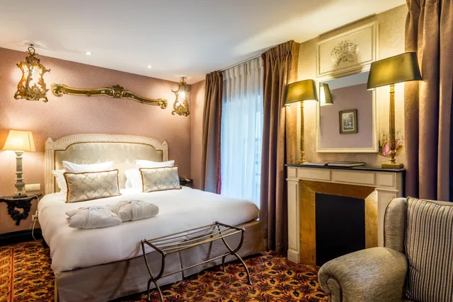 Deluxe, King Bed, Hotel Chateaubriand 5/10