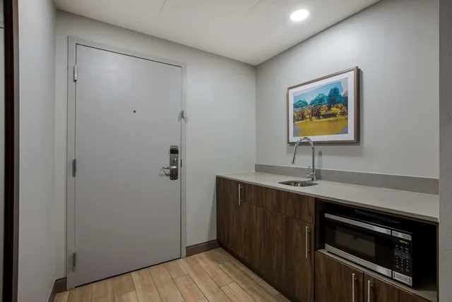 جناح بسرير كينج، Hampton Inn Linden 5/5