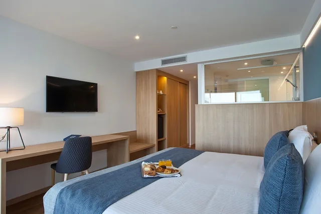 غرفة بسريرين منفصلين بإطلالة على المسبح بشرفة، HOTEL 55 SANTO TOMAS 5/10
