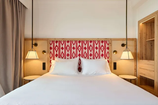 جناح بسرير كينج بغرفة نوم واحدة مع أريكة، Sarena de Muro Resort Mallorca part of Destination by Hyatt 2/10