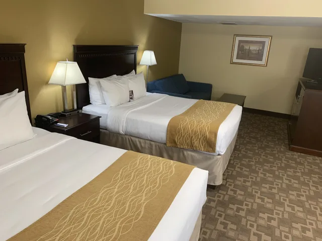 جناح بسرير كينج مع أريكة، Quality Inn Asheboro South NC 1/5