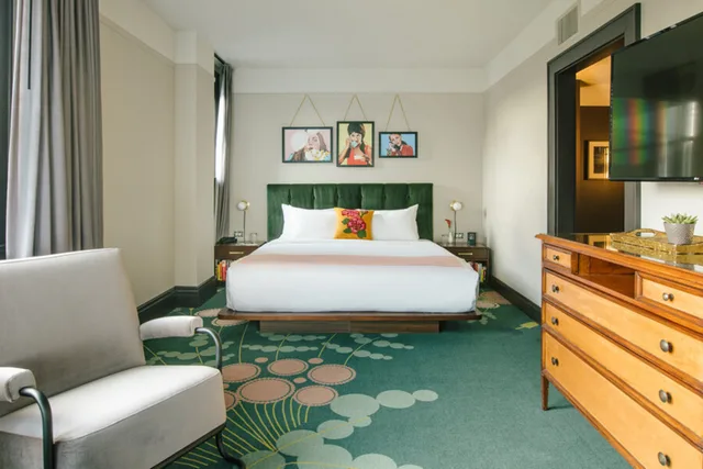 Napoleon, Hotel Clermont 1/2