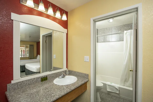 غرفة قياسية بسريرين كوين، Yosemite Inn 7/8