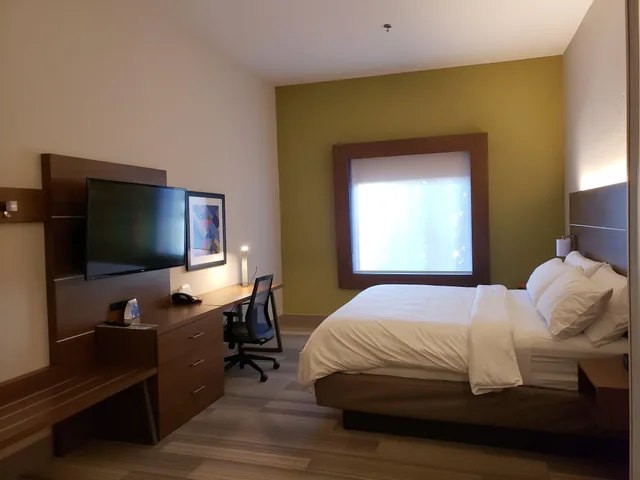 غرفة بسرير كينج، Holiday Inn Express Hotel And Suites Douglas 2/4