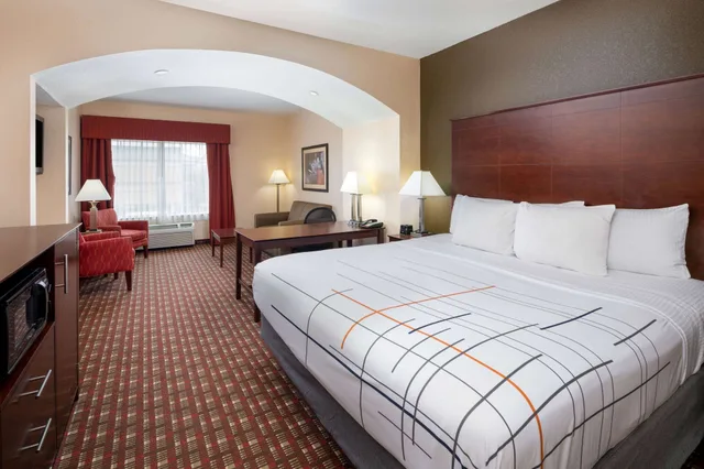 غرفة ديلوكس تنفيذية بسرير كينج، La Quinta Inn And Suites By Wyndham Macon West 1/5
