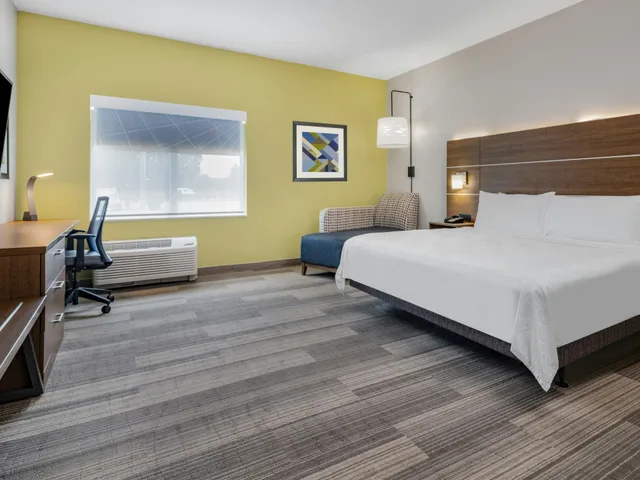 غرفة بسرير كينج لذوي الإعاقة، Holiday Inn Express & Suites Ruskin - Sun City 3/6