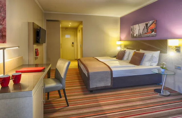 Superior, Twin Beds, Leonardo Hotel Koln 3/10