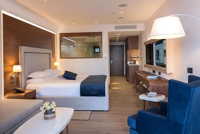 جناح جونيور ديلوكس بسرير كينج بإطلالة على البحر مع أريكة بمسبح خاص، Nana Princess Suites Villas Spa 6/6
