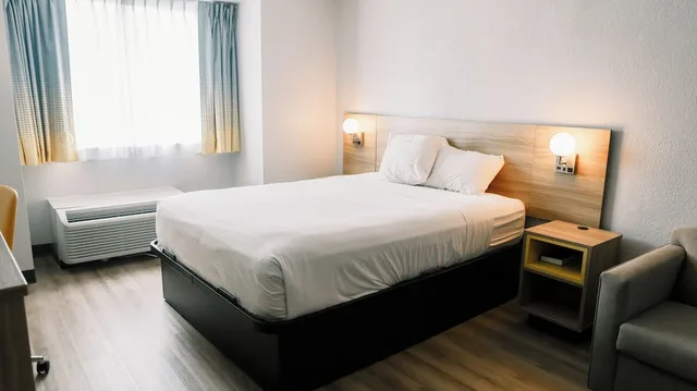 جناح استوديو بسرير كوين، Microtel Inn & Suites by Wyndham Gulf Shores 1/10