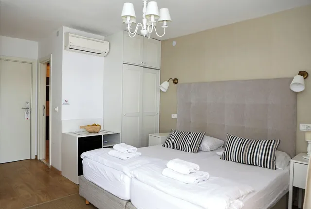 غرفة سوبيريور بسرير مزدوج أو سريرين منفصلين بإطلالة على البحر بشرفة، HOTEL DELFIN 3/8