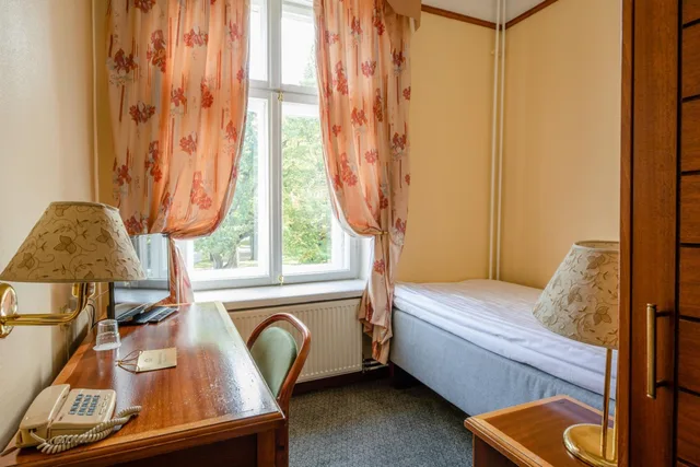 غرفة مفردة، Victoria Hotel 3/8