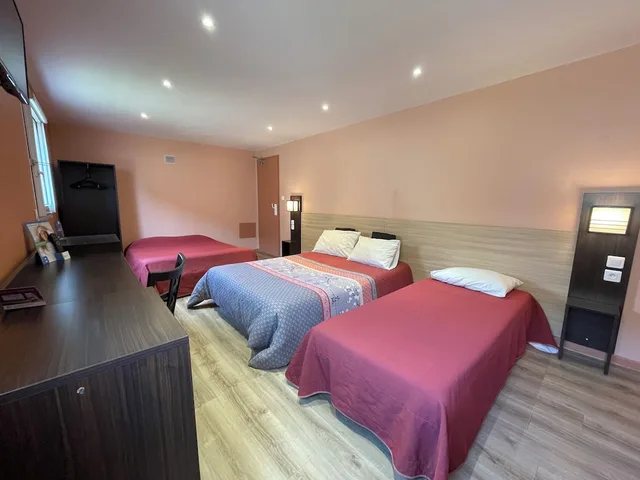 Family, Single Bed, Sofa, BRIT HOTEL SAINT-QUENTIN 3/8
