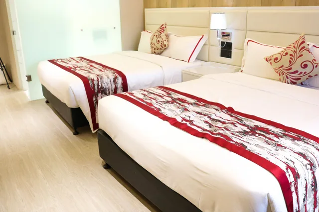 غرفة عائلية بسريرين كوين، Red Hotel Cubao 1/6