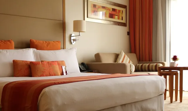 غرفة بسرير كينج بشرفة لذوي الإعاقة، Crowne Plaza Sohar 3/10