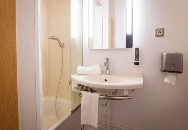 غرفة بسريرين منفصلين، B&B HOTEL Avignon 1 6/6