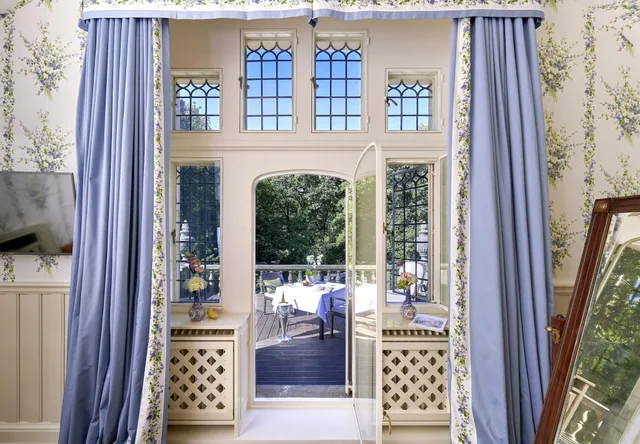 جناح بسرير كينج، Schlosshotel Kronberg Hotel Frankfurt 2/4