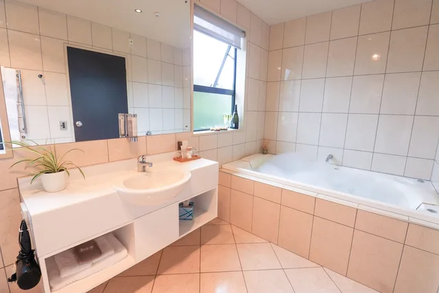 شقة تنفيذية بسريرين منفصلين وسريرين كينج بغرفتي نوم، Coleraine Motel 6/6