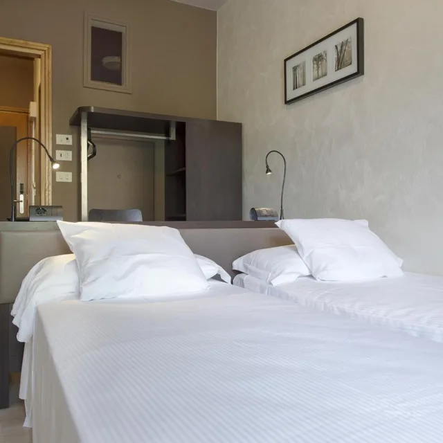 غرفة بسرير مزدوج أو سريرين منفصلين بشرفة، M14 Hotel 1/8