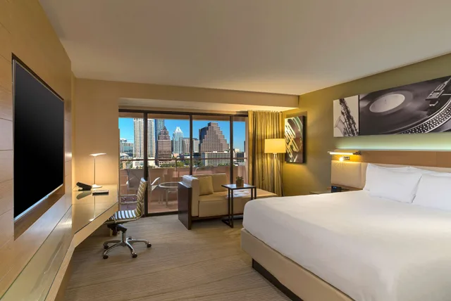 Room, King Bed, Lake Front, Patio، Hyatt Regency Austin 1/9