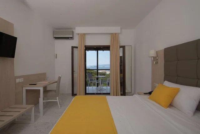 غرفة قياسية بسرير مزدوج بإطلالة على البحر، Aristoteles Holiday Resort & Spa 1/1