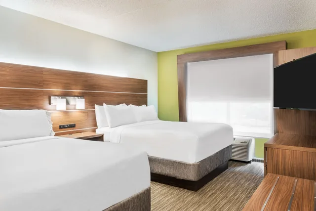 Room, 2 Queen Beds, Sofa, Holiday Inn Express Hotel Suites Bentonville 1/6