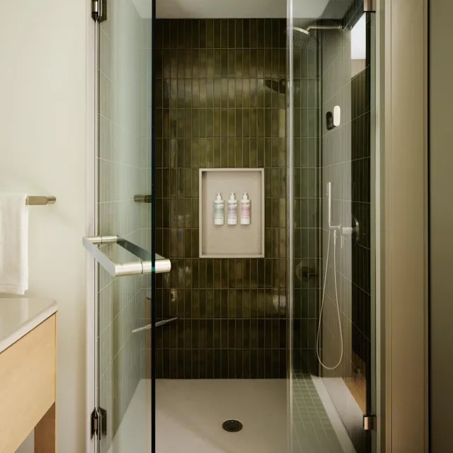 جناح بشرفة، The Atlas Hotel 7/7
