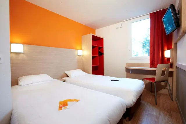 غرفة قياسية بسريرين منفصلين، Kyriad Direct Mont De Marsan - St Avit 2/10