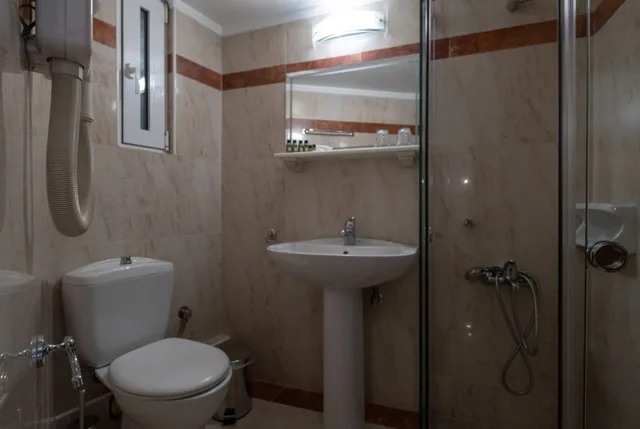Semi Basement, Economy, Twin Beds، Acropolis View 2/2