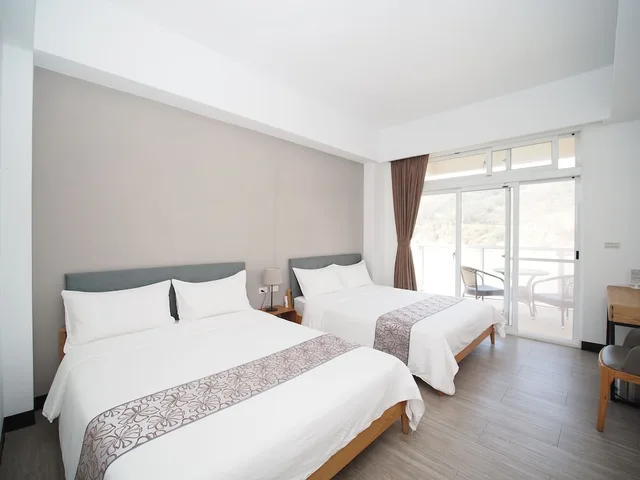 Room, 2 Double Beds, Sea View, Xiang Ju B&B 3/6
