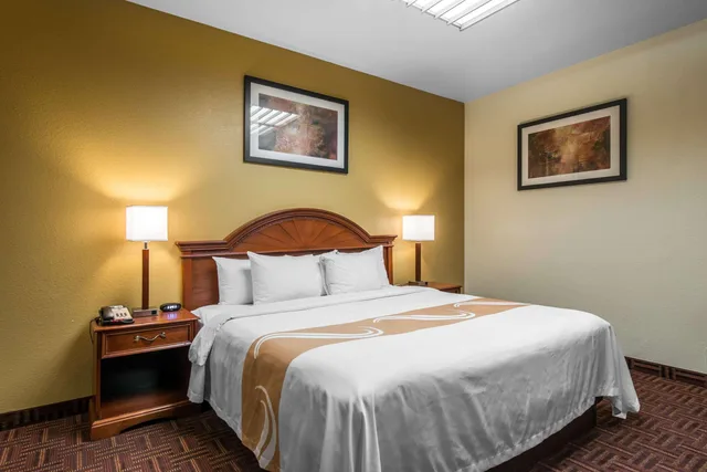 جناح بسرير كينج، Quality Inn Colorado Springs South 1/1